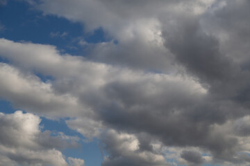 Obraz premium White curly clouds in the blue sky