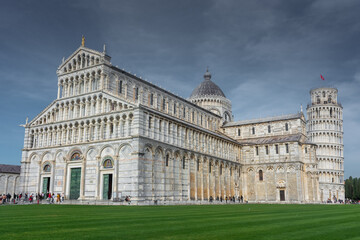 Obraz premium Pisa, Italy, 14 April 2022: View of the Cathedral and the leaning tower