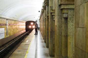 Obraz na płótnie Canvas Train arrives at the platform of Saint Petersburg metro station