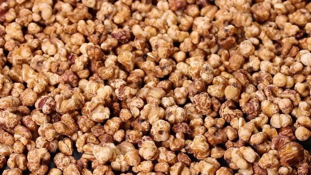 煎ったハトムギ　クローズアップ　回転