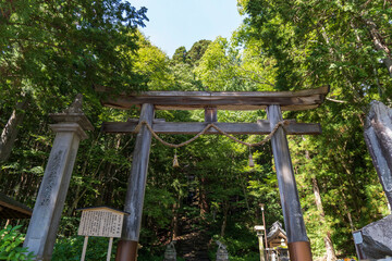 戸隠神社宝光社の鳥居と説明板／日本長野県長野市【妙高戸隠連山国立公園】