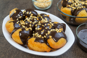 Loukoumades (Greek Donuts) or donat yunani combined with melted chocolate topping, have a crunchy texture on the outside and soft on the inside.