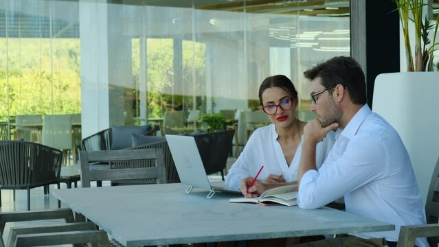 Working Together On Project. Two Young Business Colleagues Working On Computer. A Businessman In A White Shirt And A Businesswoman With Red Lipstick Are Discussing . Business People Working Together