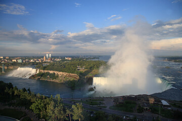 Fototapeta na wymiar Amerikanische und kanadische Niagarafälle / American and Canadian Niagara Falls /
