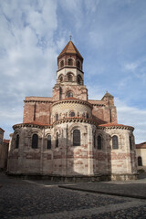 Naklejka premium Basilique Saint-Julien à Brioude (Haute-Loire)