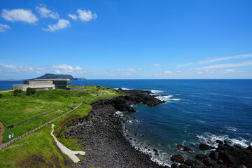Obraz premium view of the coast from the cliff