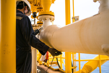 Inspectors inspect pipes in the petrochemical industry with ultrasonic instruments