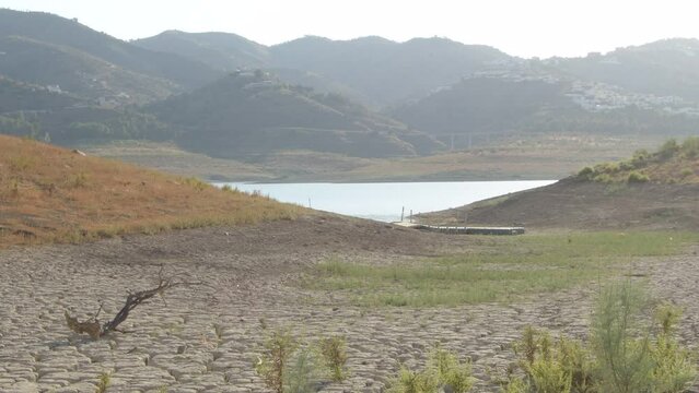 Lake with cracked dry land in the shore