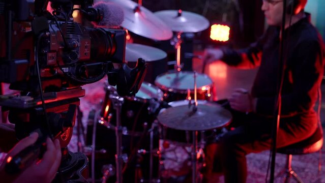 Keep the rhythm. It's a drummer playing drums and they're filming it with a camera.