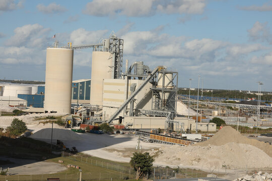 Sand destined to the manufacture of cement in a quarry