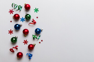 Christmas composition. a pattern of christmas balls on colored background. Flat lay, top view New year decor