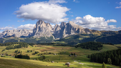 Fototapeta na wymiar Dolomiten UNESCO Welterbe, Wandern in Südtirol