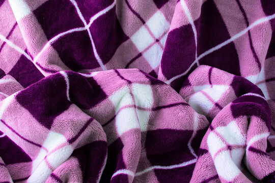 アーガイル模様の毛布の背景（紫と白）