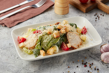 caesar salad with chicken and parmesan