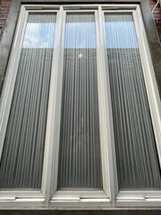 Obraz premium abstract wall texture. the concept of a house wall or fence for home decoration. Minimalist house made of bricks & sandstone. The walls are overgrown with plants, adding a natural & elegant impression