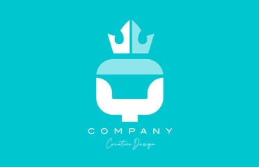 Naklejka premium Q blue pastel alphabet letter logo icon design with king crown. Creative template for business and company