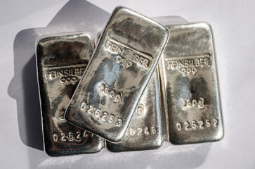 Four cast silver bars weighing 250 grams each. Four ingot of silver produced in Germany. feinsilber...