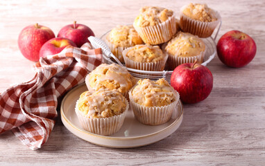 Apple streusel topping cakes