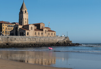 Fototapeta na wymiar Cimadevilla. Church of San Lorenzo. Beach. Gijon. Asturias 