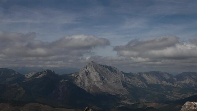 time lapse clouds amboto
