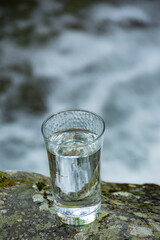 グラスと飲み水