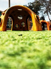 angulo gusano de un parque de juegos al aire libre