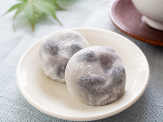 黒豆大福と日本茶