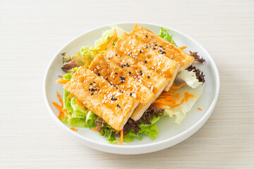 teriyaki tofu salad with sesame