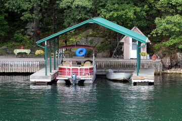 Fototapeta premium The Thousand Islands is an archipelago of islands that stretch along the border of Canada and the United States along the St. Lawrence River.