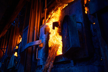 Toughening melted blister copper with firewood in furnace