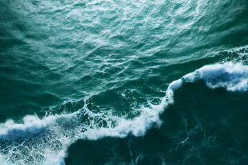 Fototapeta na wymiar waves on the sea