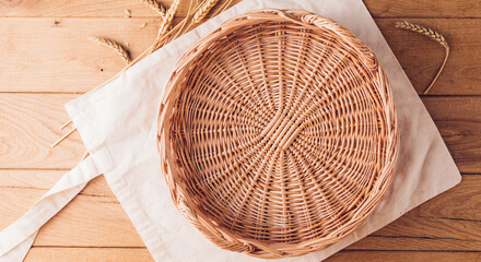 Willow wicker tray on wooden background - 533289836