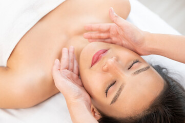 Obraz na płótnie Canvas Face massage. Close-up of young woman getting spa massage treatment at spa salon..