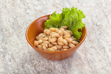 White canned beans for vegan suisine