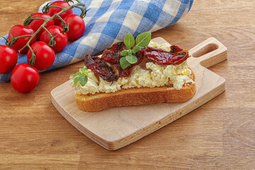 Bruschetta with soft cheese and tomato