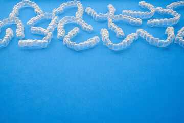  Transparent invisible dental aligners or braces applicable to multiple orthodontic treatments are randomly placed.