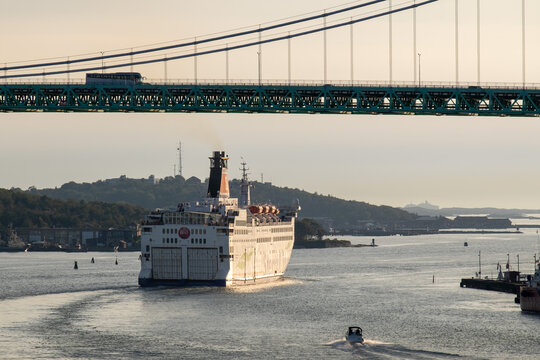 &Auml;lvsborgsbron