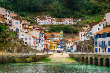 Fototapeta na wymiar Houses in Cudillero on cliff in Asturias