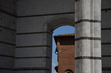 Fototapeta premium The beautiful countryside and town of Siena in Tuscany on a bright summer day with its typical Tuscan medieval style