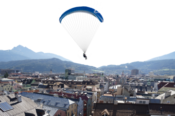 Gleitschirmfliegen. Paragliding.	Fallschirmspringer.
