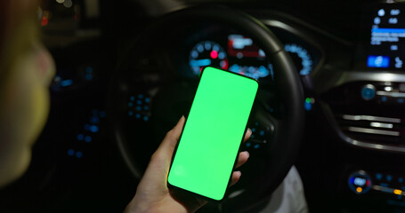 Obraz premium woman with green screen mobile