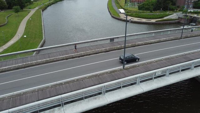 Crossing the bridge following the runners of the duathlon in Kortrijk
