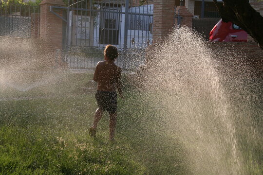 ni&ntilde;o moj&aacute;ndose