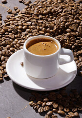 Fasulyeye bir fincan Türk kahvesi