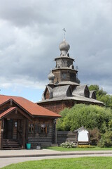 Fototapeta na wymiar View in the ancient city of Suzdal on the ancient church buildings Orthodox churches.