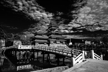 白黒の松本城