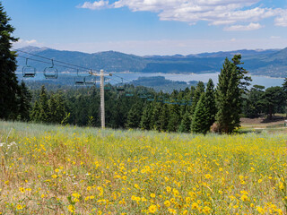 Sunny view of the cable car in Big bear lake area