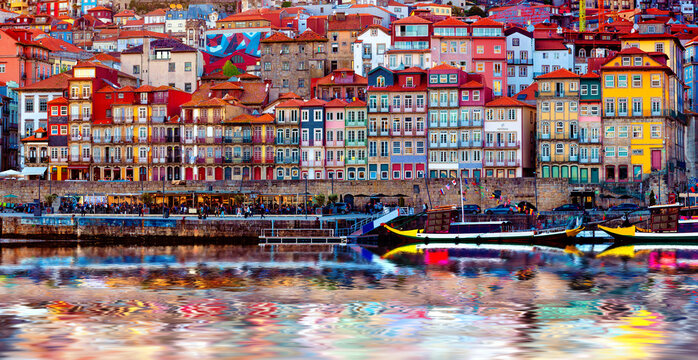 Vista panorámica del Viejo Oporto. La ciudad de Oporto y la Ribeira sobre el río Duero desde Vila Nova de Gaia, Portugal. © C.Castilla