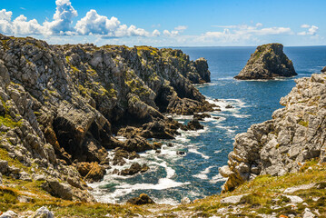 Fototapeta premium Landscape of rocks and ocean in the Crozon peninsula in France.