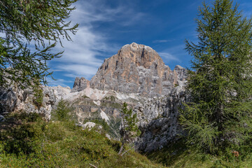 Fototapeta na wymiar landscapes of the dolomites around cinque torri